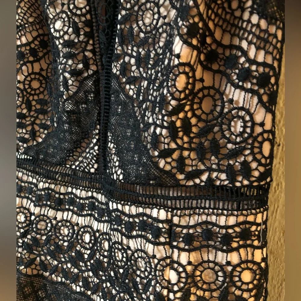 Aqua XS Nude Lace Dress - Picture 7 of 8